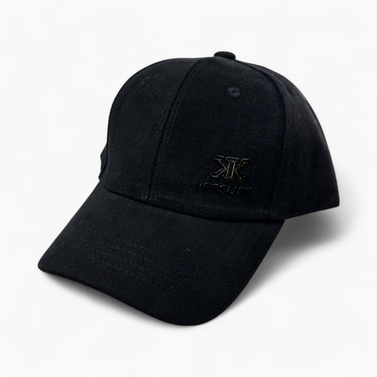 كاب بيج كلاسيكياجعل إطلالتك أكثر أناقة وتميزًا مع هذا الكاب البيج الرائع. يتميز بتصميم بسيط وجذاب يناسب جميع الأذواق، مصنوع من خامات عالية الجودة لضمان الراحة والمتانة.
المميزات: