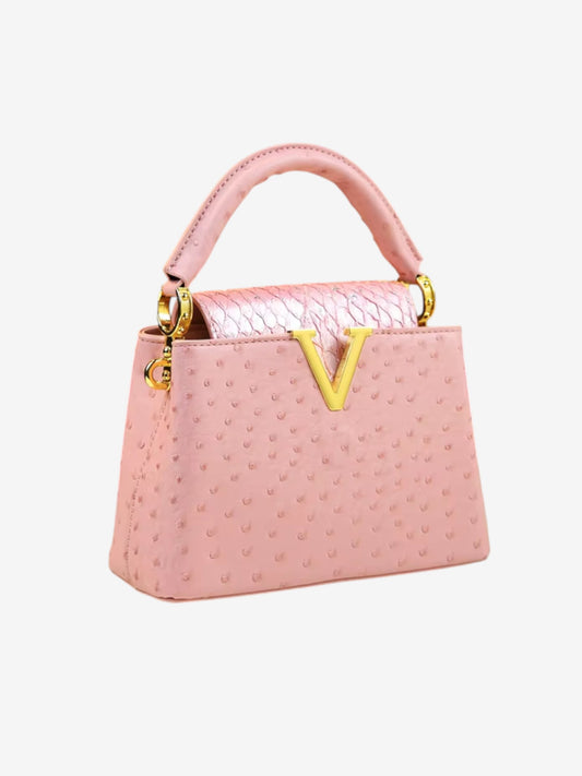 حقيبة جلد طبيعي فاخرة بنقشة النعام وحرف V