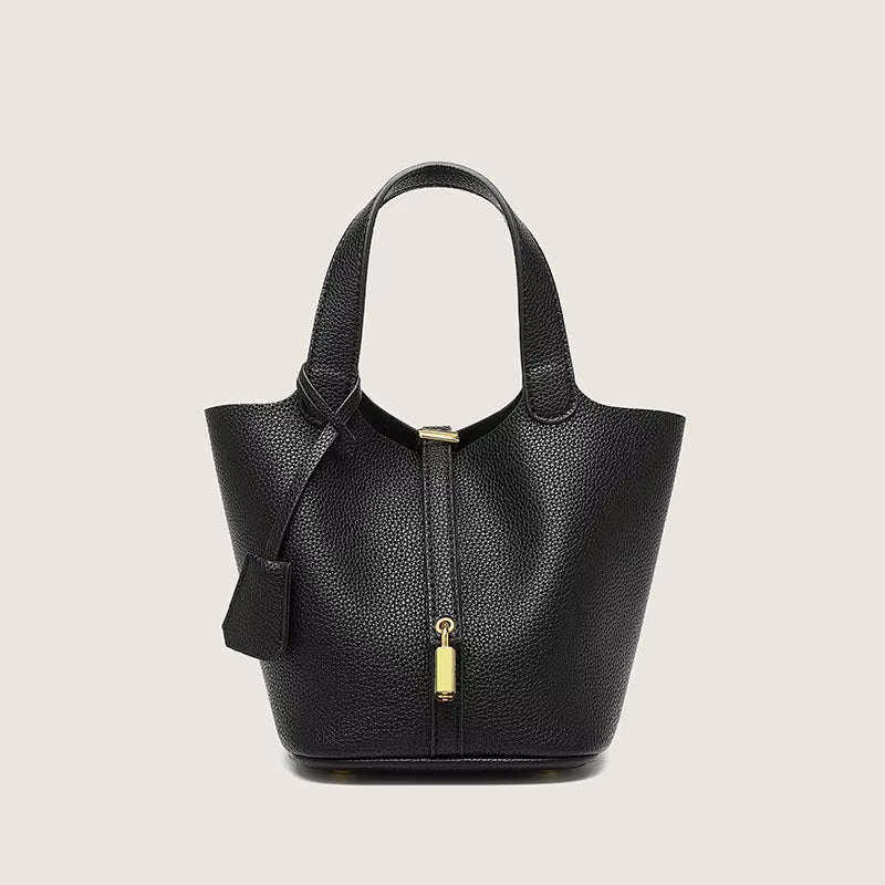 حقيبة نسائية فاخرة بتصميم دلو