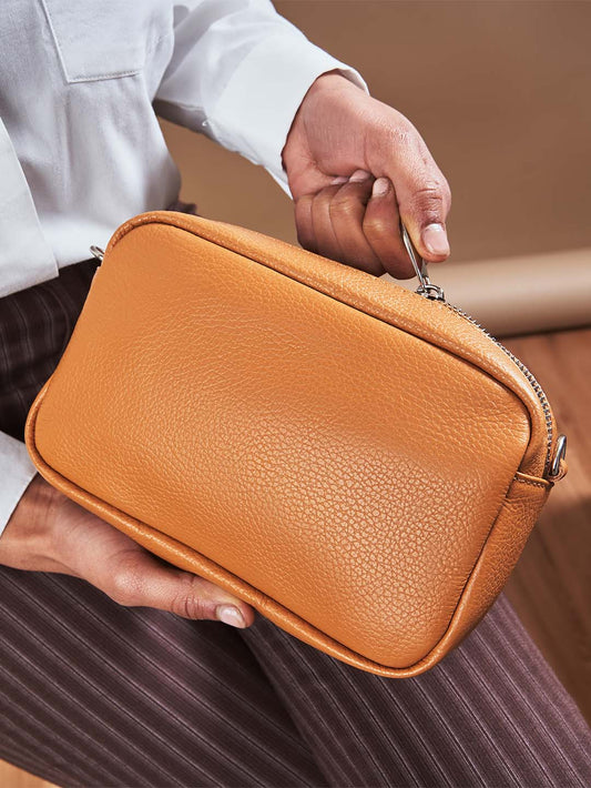 حقيبة كروس بودي جلد صغيرة – أنيقة وعملية