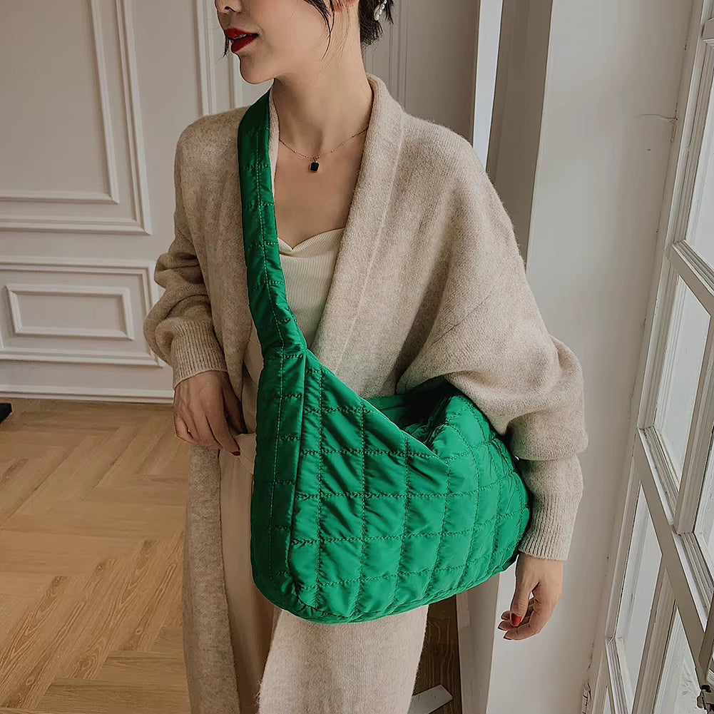 حقيبة نسائية أنيقة بتصميم مربعات 